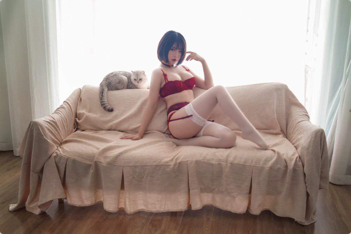 翁公和媛媛在厨房里猛烈进出