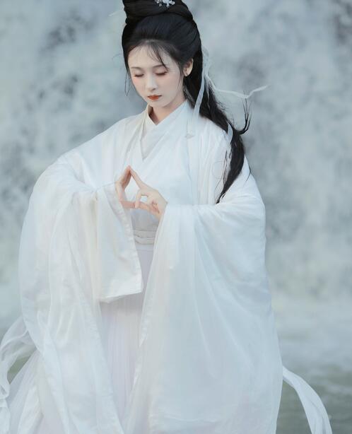 亚洲中出中文字幕影院