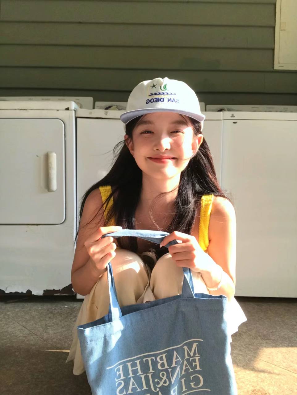 强行挺进美艳老师的后臀
