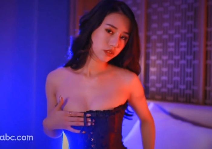 交换玩弄两个美妇教师